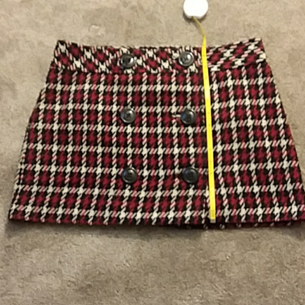 Red and black houndstooth mini skirt